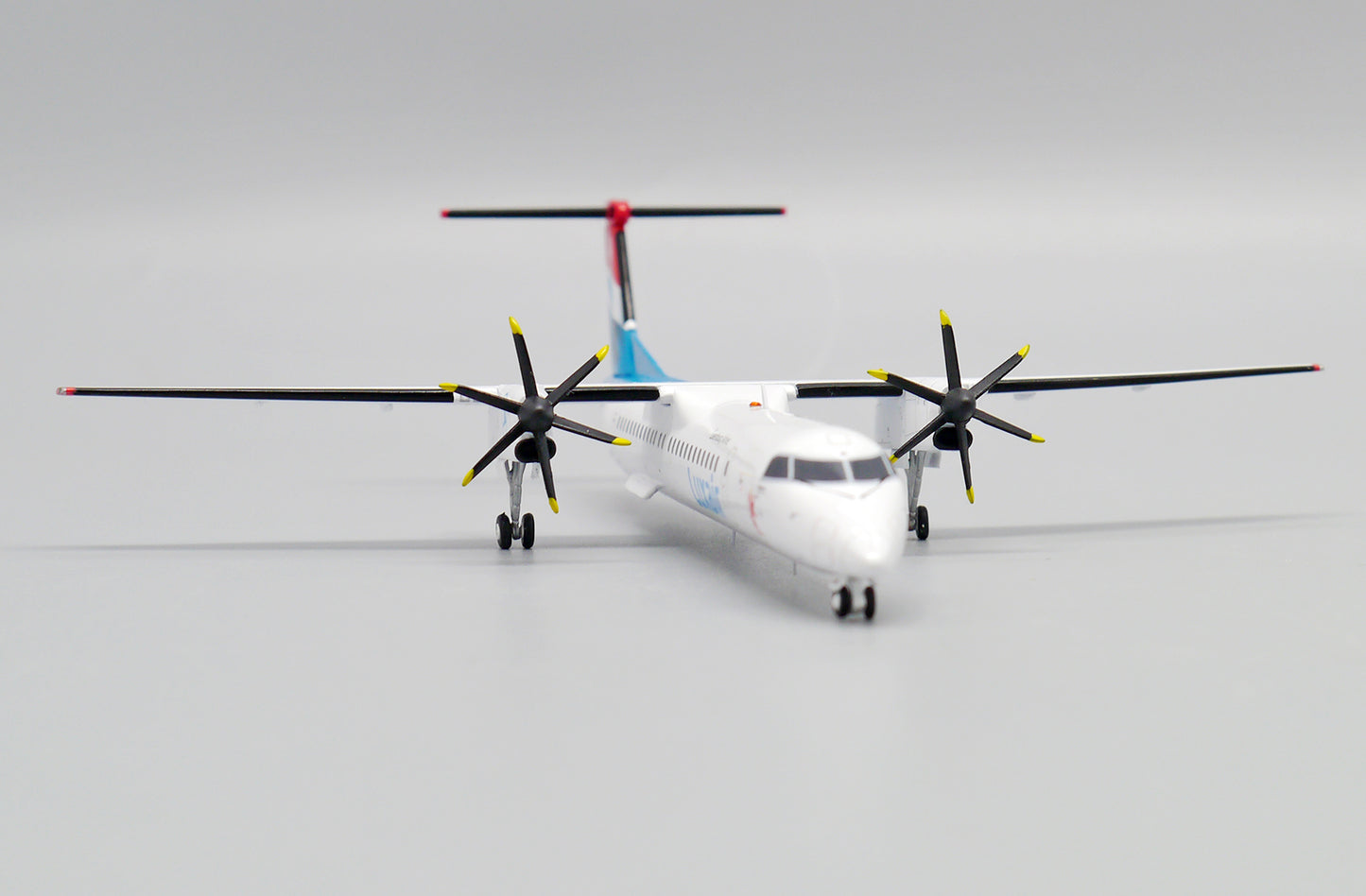 JC WINGS DASH 8-Q400 LUXAIR REG: LX-LQB