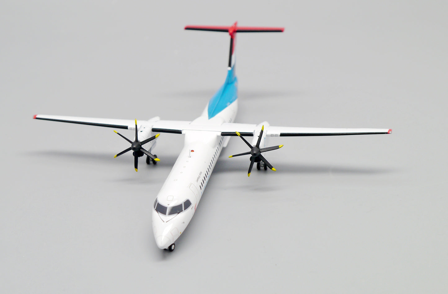 JC WINGS DASH 8-Q400 LUXAIR REG: LX-LQB
