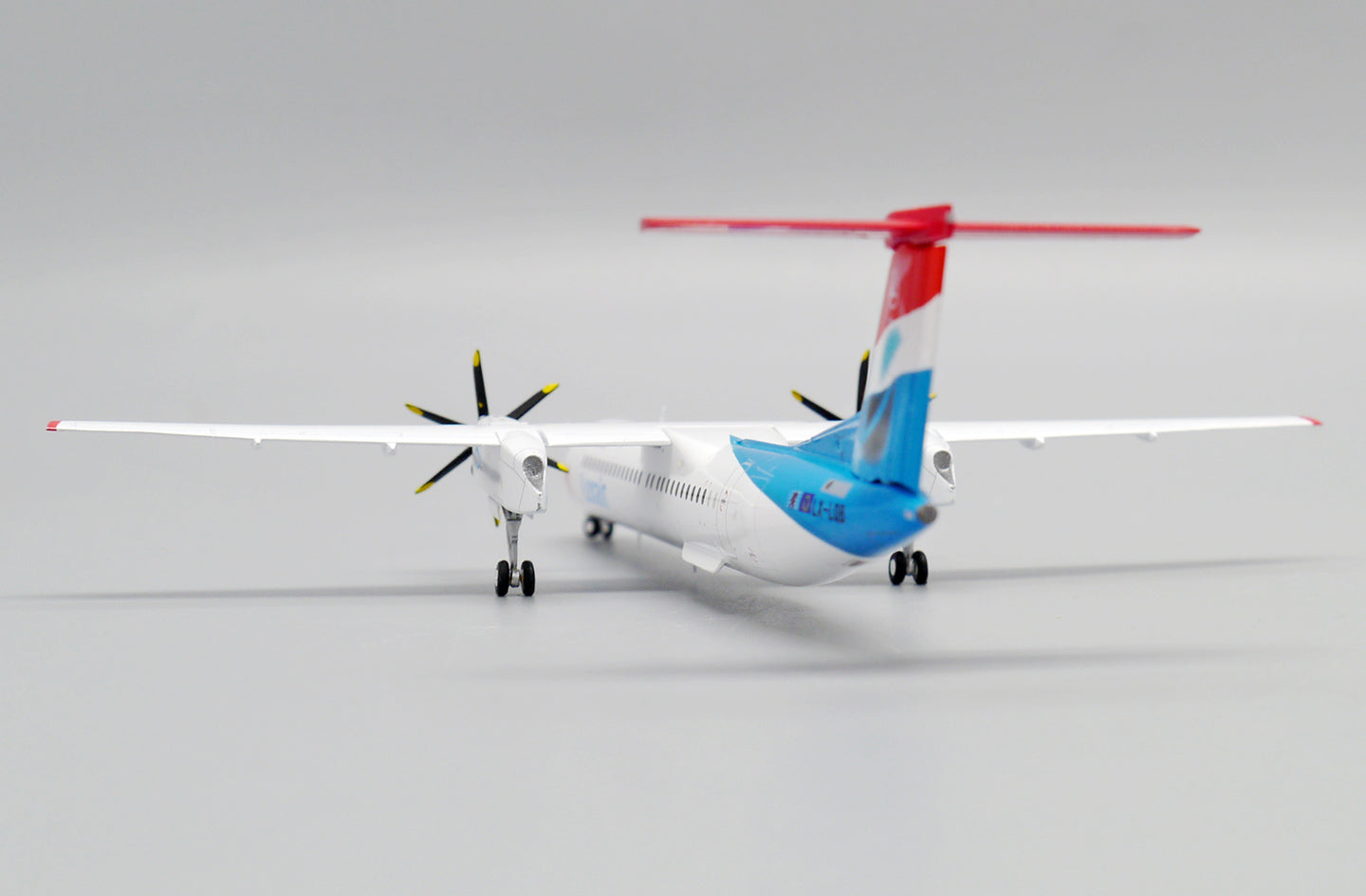 JC WINGS DASH 8-Q400 LUXAIR REG: LX-LQB