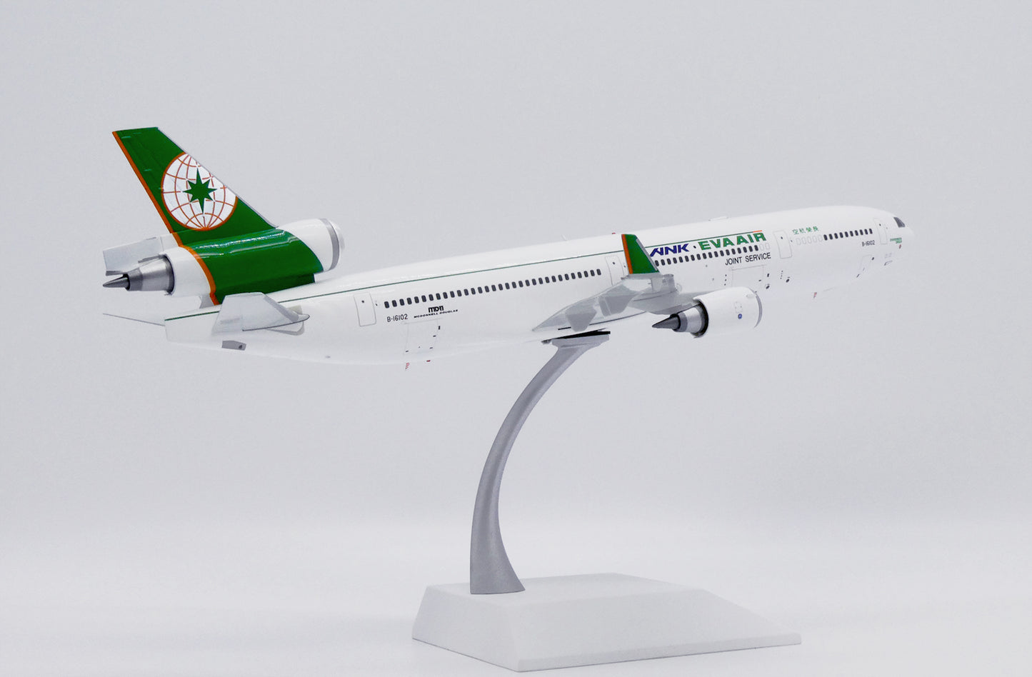 JC WINGS MD-11 EVA AIR (ANK) REG: B-16102