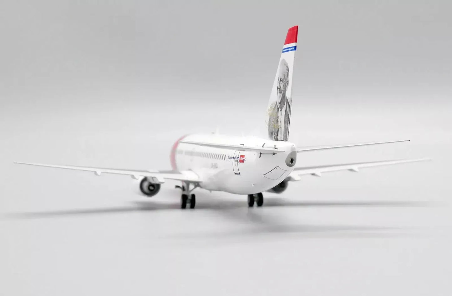 JC WINGS B737-300 NORWEGIAN AIR SHUTTLE "REAL NORWEGIAN" REG: LN-KKQ