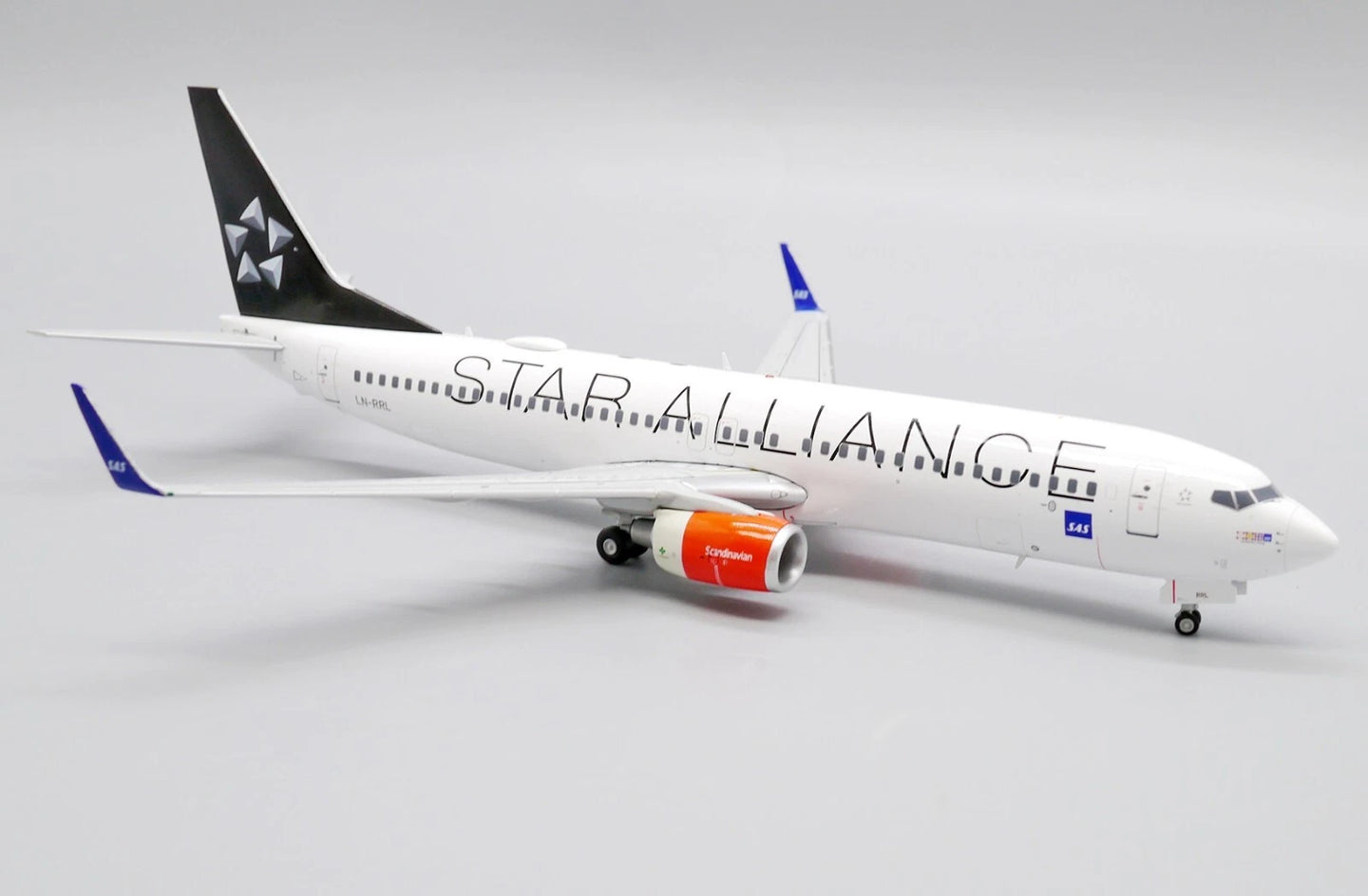 JC WINGS B737-800 SAS SCANDINAVIAN AIRLINES "STAR ALLIANCE" REG: LN-RRL