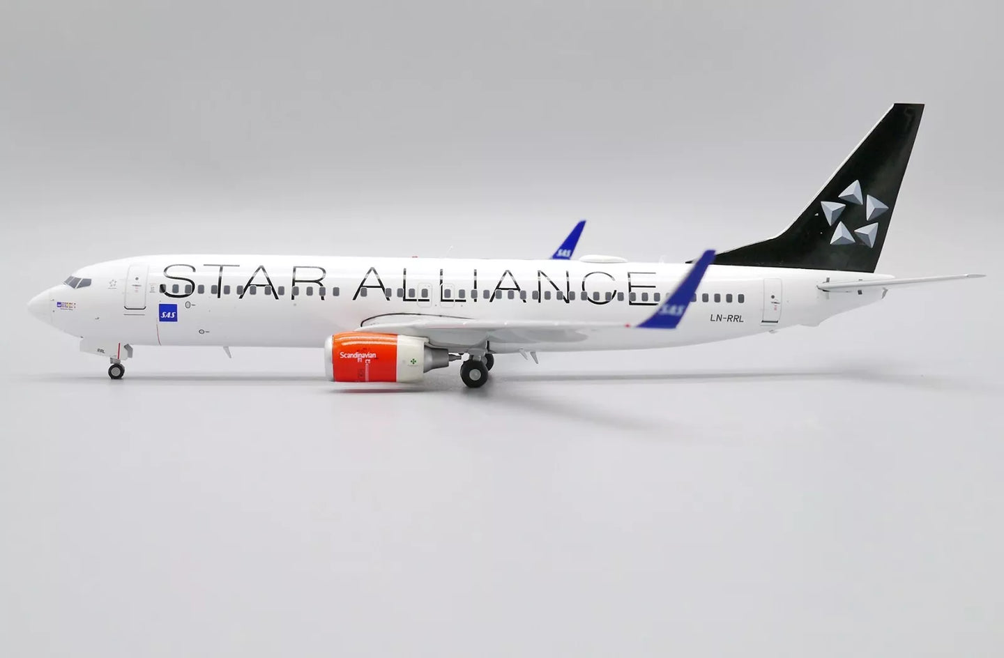 JC WINGS B737-800 SAS SCANDINAVIAN AIRLINES "STAR ALLIANCE" REG: LN-RRL
