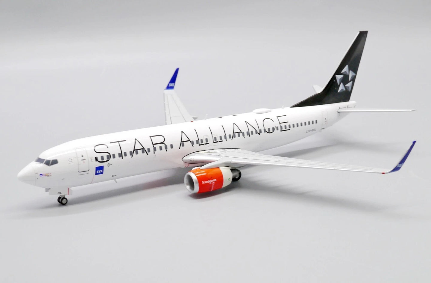 JC WINGS B737-800 SAS SCANDINAVIAN AIRLINES "STAR ALLIANCE" REG: LN-RRL