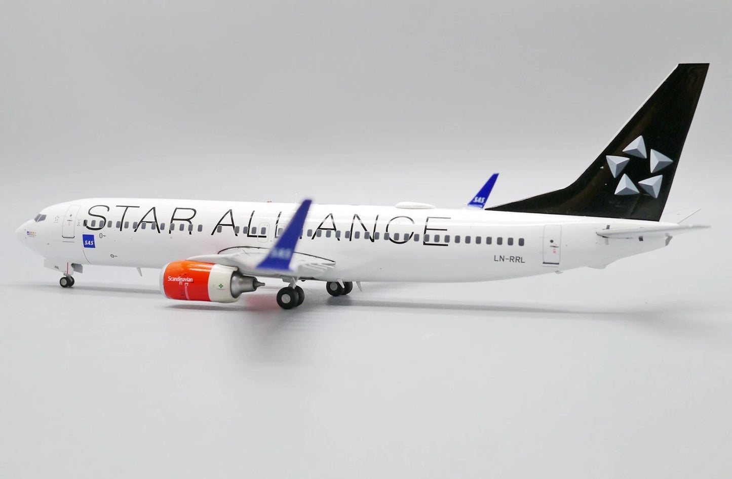 JC WINGS B737-800 SAS SCANDINAVIAN AIRLINES "STAR ALLIANCE" REG: LN-RRL