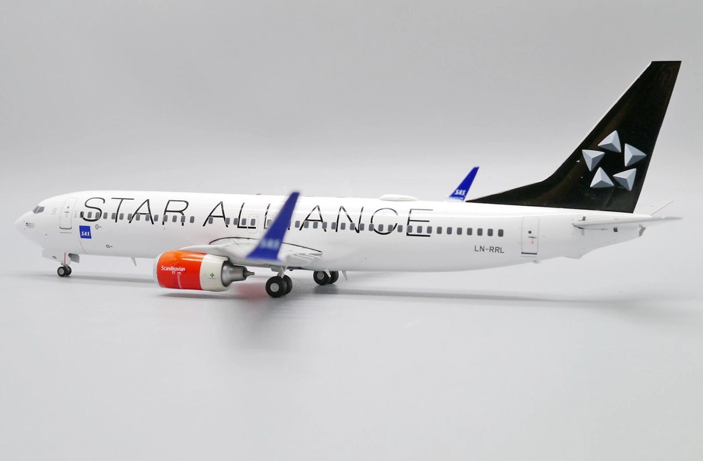 JC WINGS B737-800 SAS SCANDINAVIAN AIRLINES "STAR ALLIANCE" REG: LN-RRL