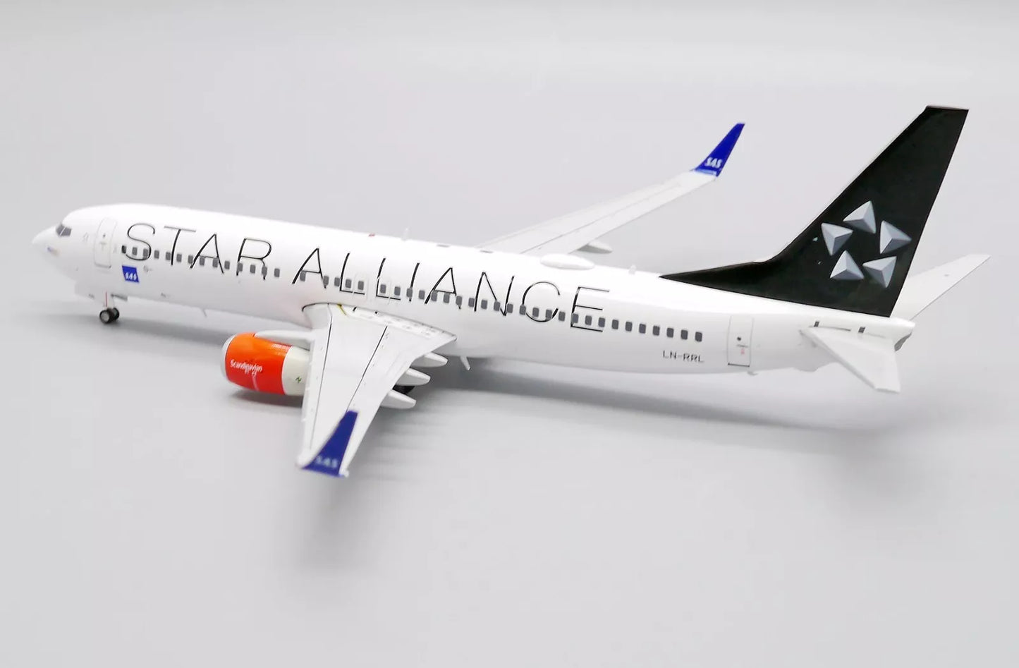 JC WINGS B737-800 SAS SCANDINAVIAN AIRLINES "STAR ALLIANCE" REG: LN-RRL