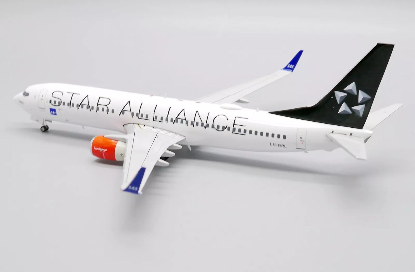 JC WINGS B737-800 SAS SCANDINAVIAN AIRLINES "STAR ALLIANCE" REG: LN-RRL