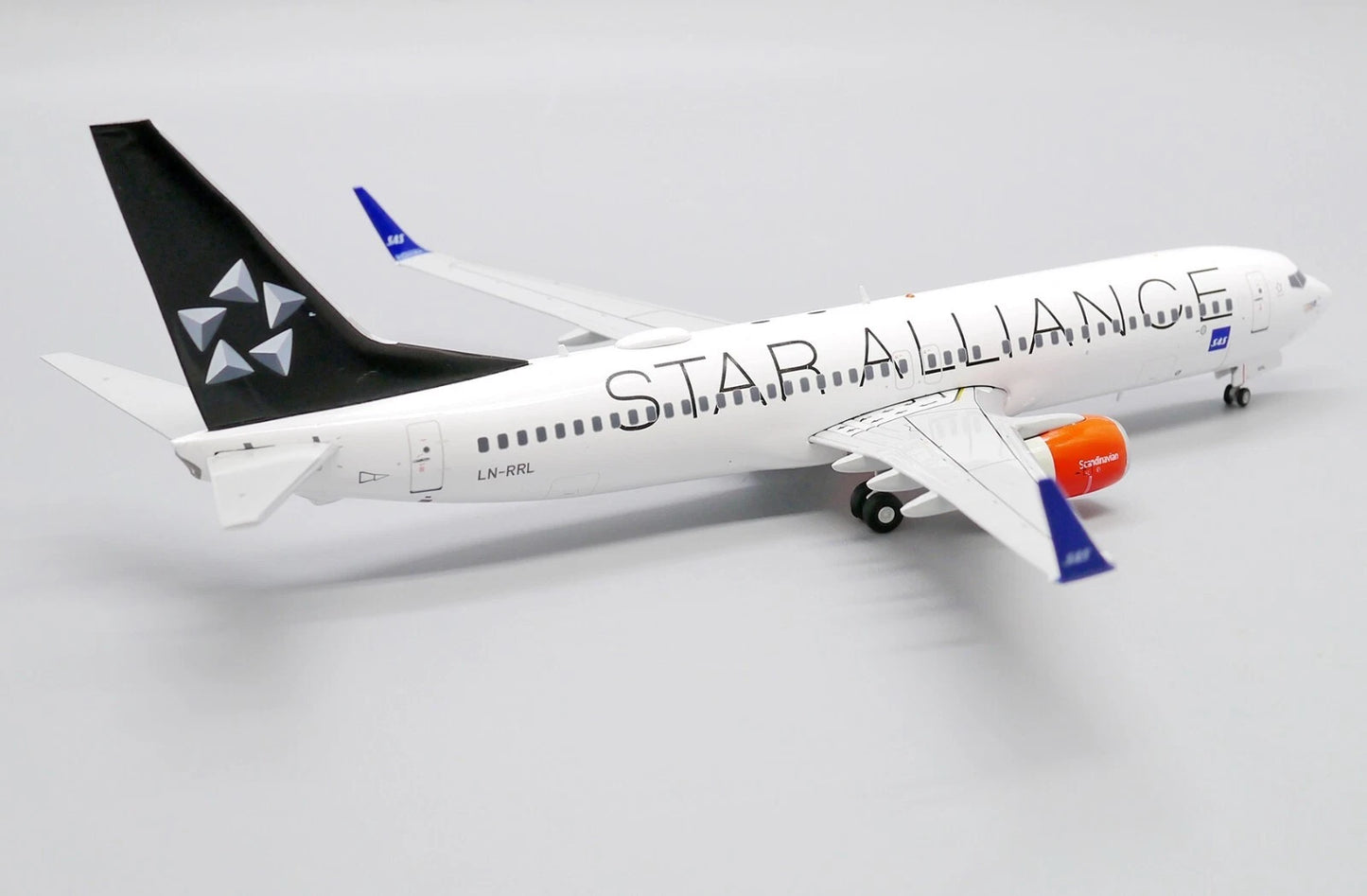 JC WINGS B737-800 SAS SCANDINAVIAN AIRLINES "STAR ALLIANCE" REG: LN-RRL