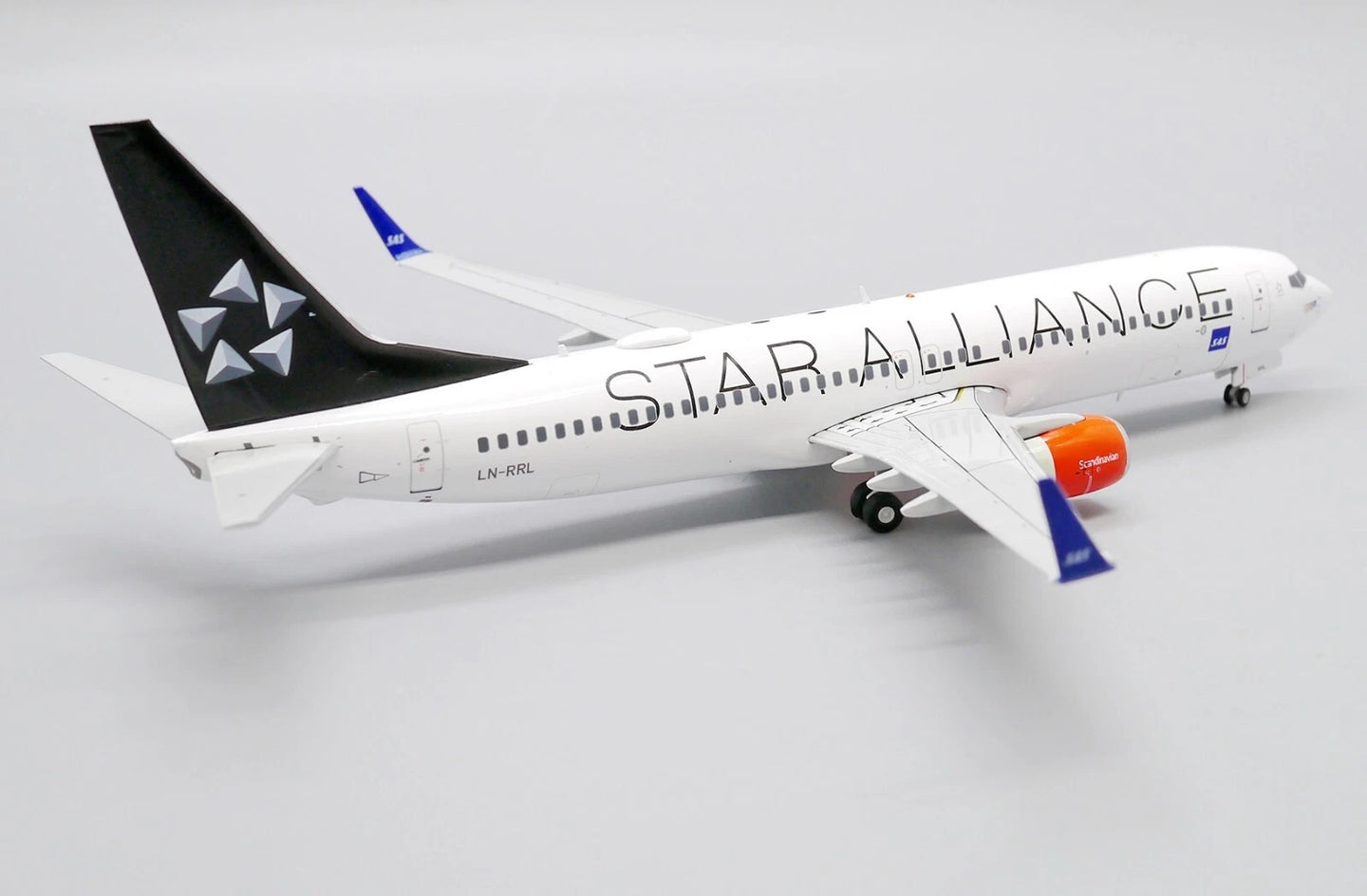JC WINGS B737-800 SAS SCANDINAVIAN AIRLINES "STAR ALLIANCE" REG: LN-RRL