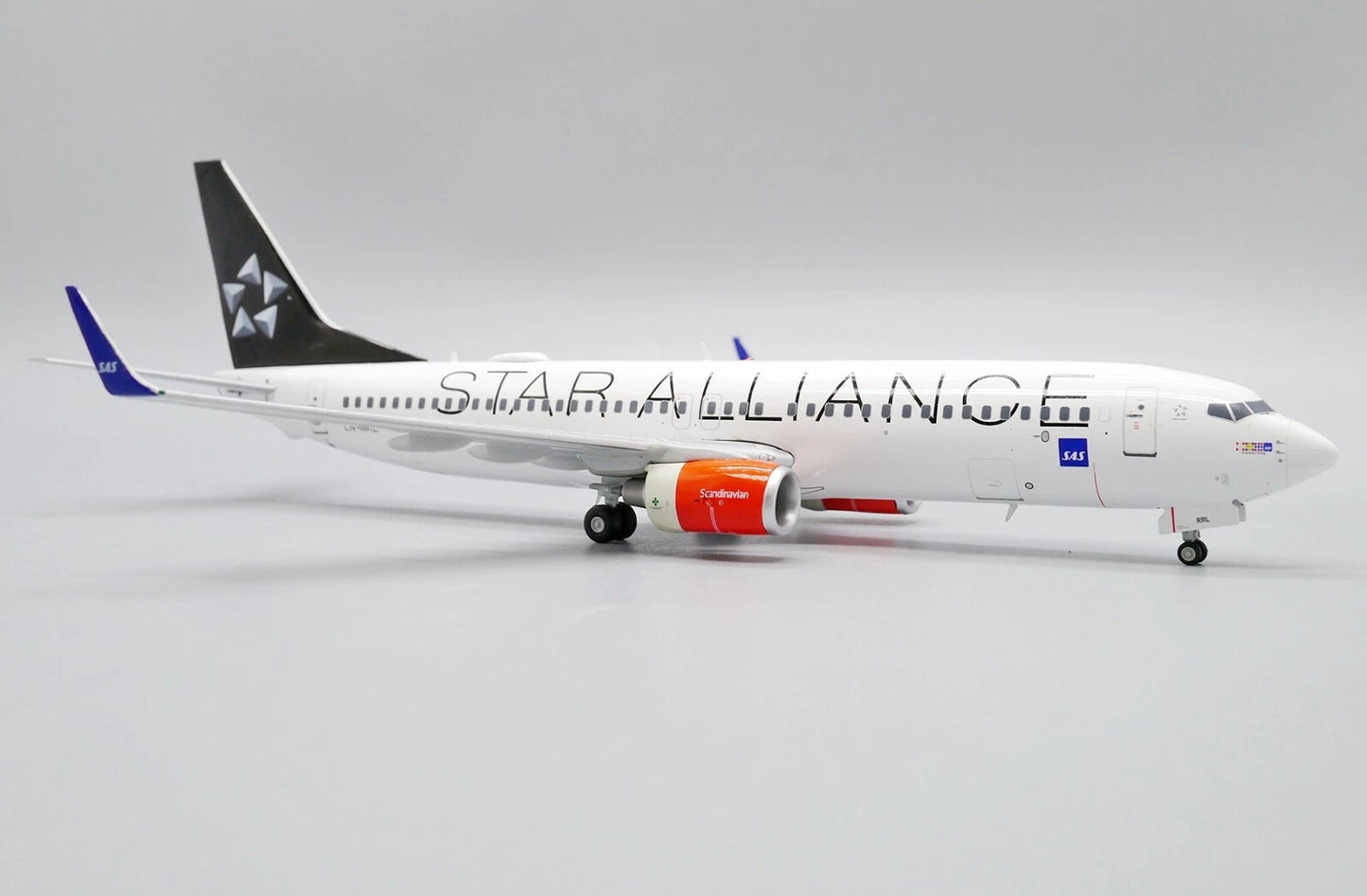 JC WINGS B737-800 SAS SCANDINAVIAN AIRLINES "STAR ALLIANCE" REG: LN-RRL