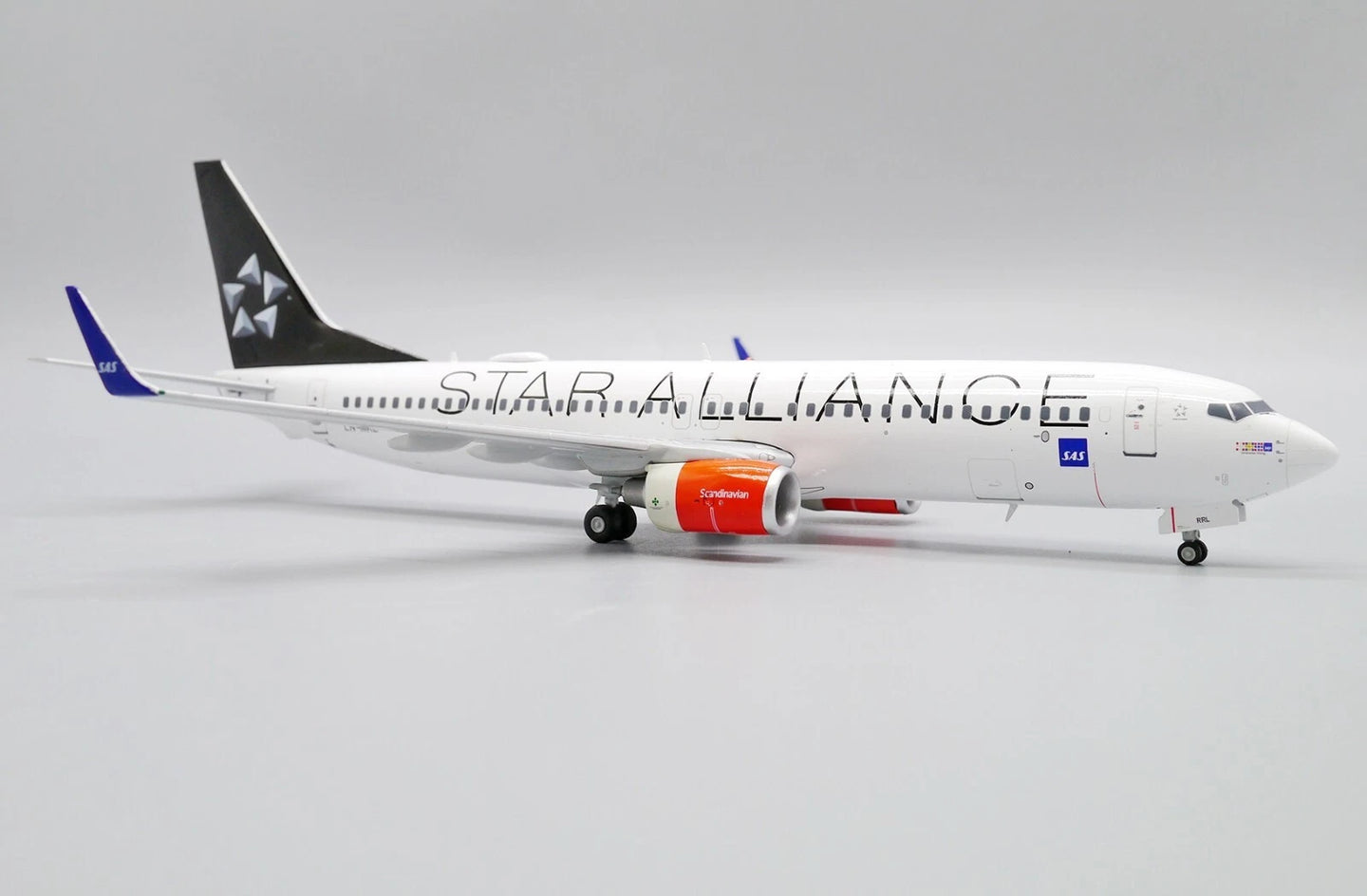 JC WINGS B737-800 SAS SCANDINAVIAN AIRLINES "STAR ALLIANCE" REG: LN-RRL