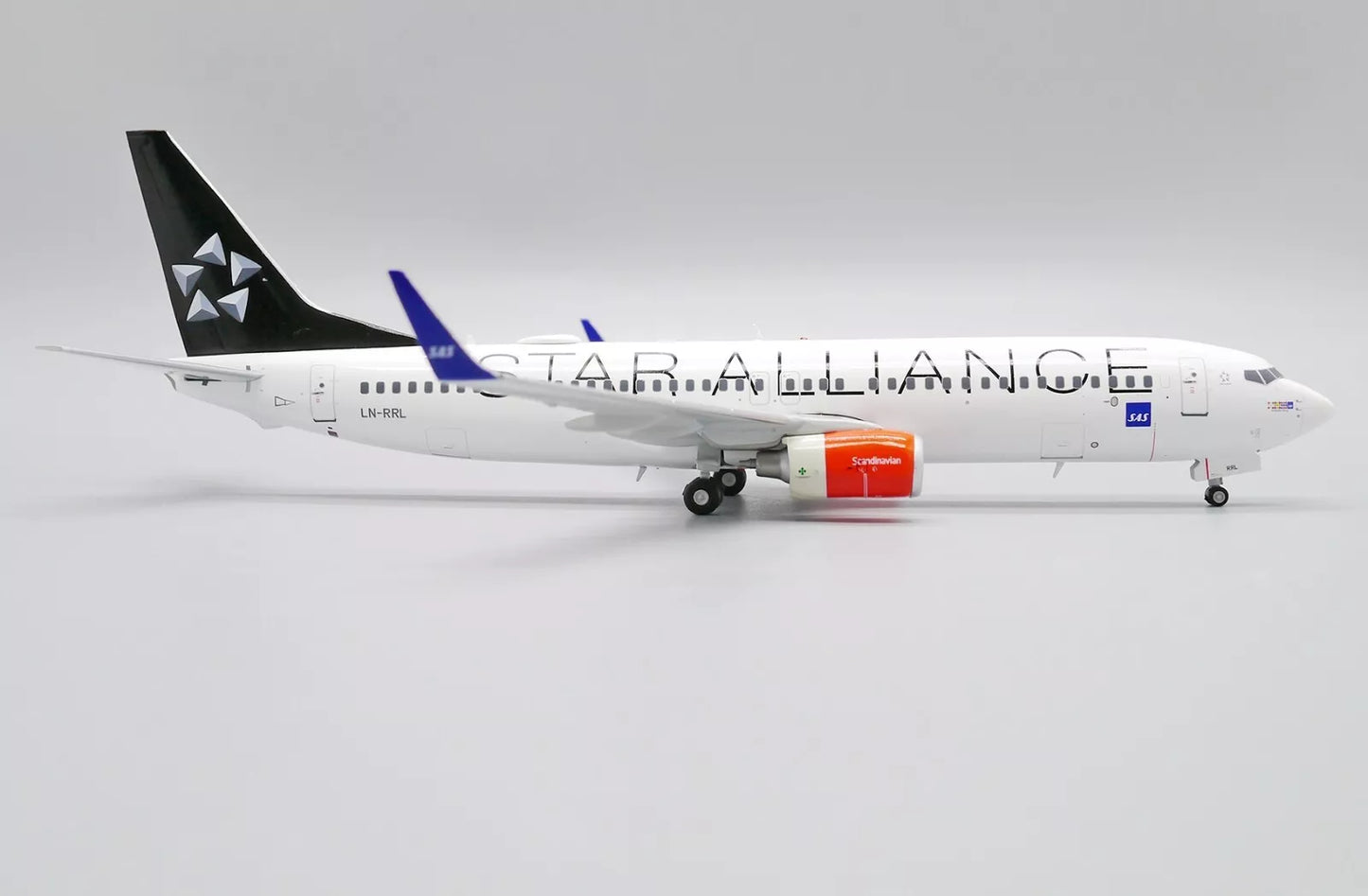 JC WINGS B737-800 SAS SCANDINAVIAN AIRLINES "STAR ALLIANCE" REG: LN-RRL
