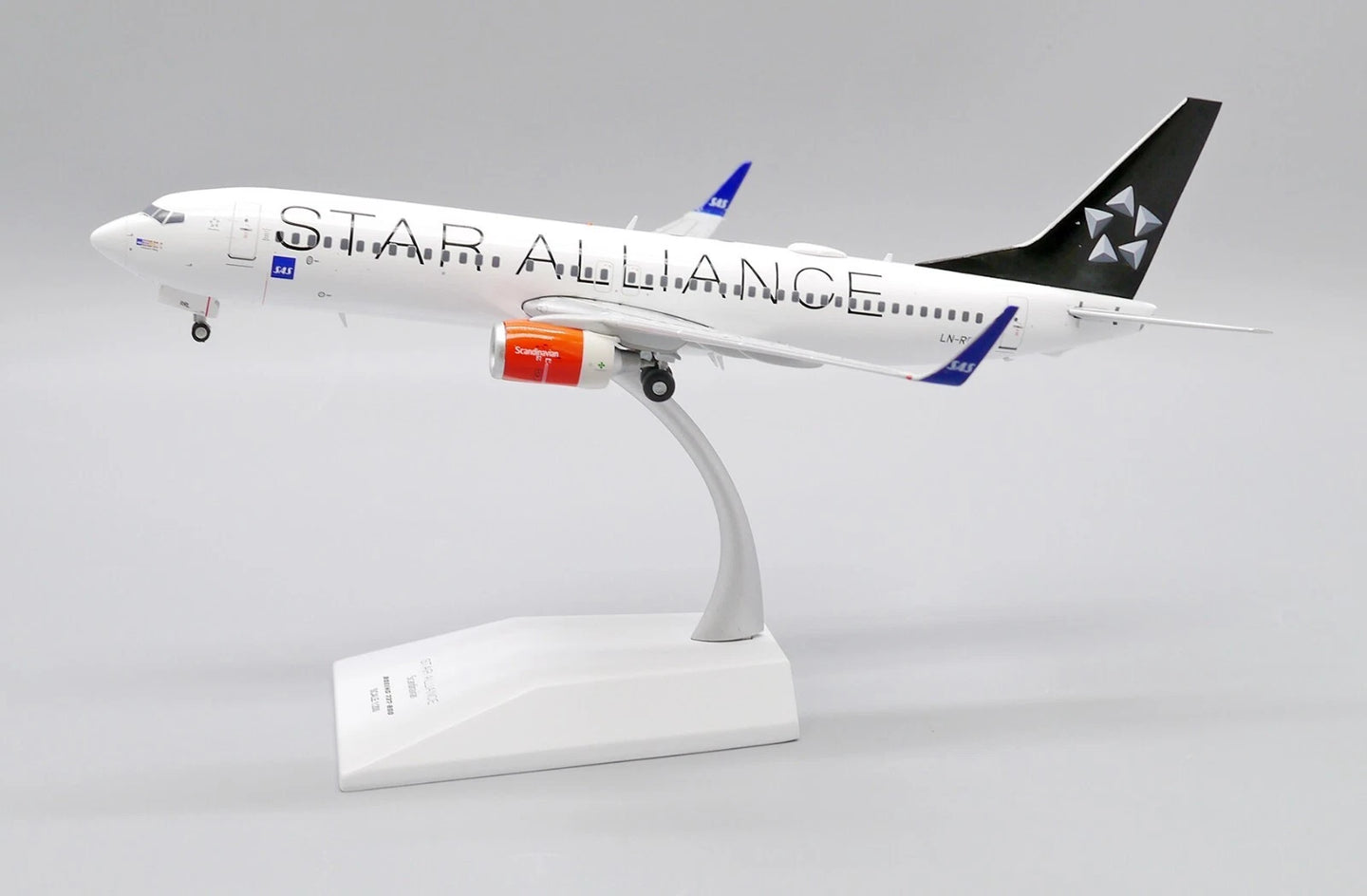 JC WINGS B737-800 SAS SCANDINAVIAN AIRLINES "STAR ALLIANCE" REG: LN-RRL