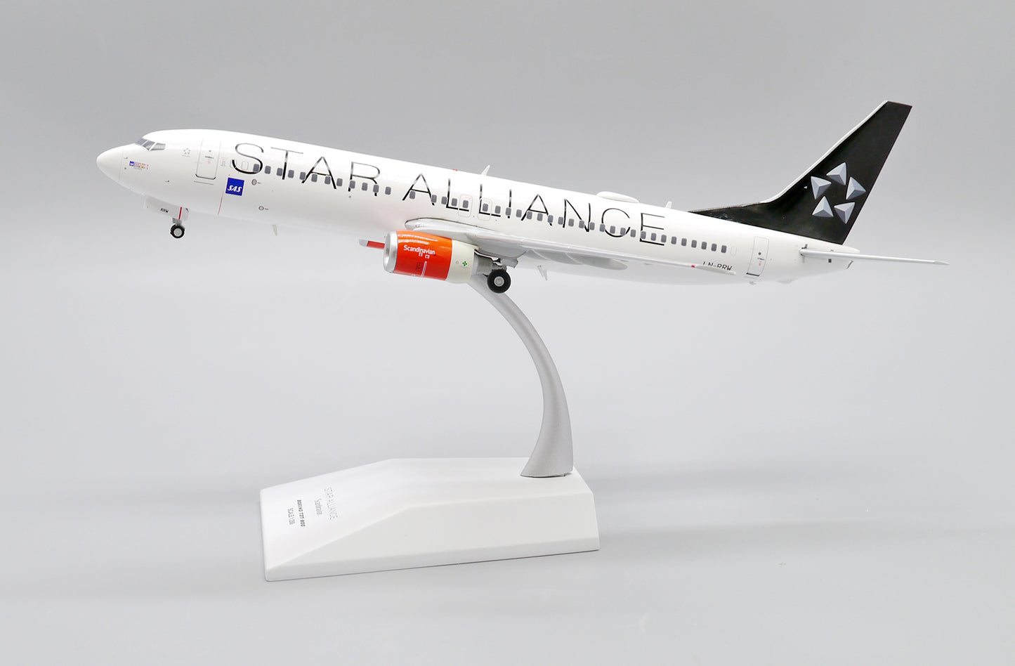 JC WINGS B737-800 SCANDINAVIAN AIRLINES (SAS) "STAR ALLIANCE" REG: LN-RRW