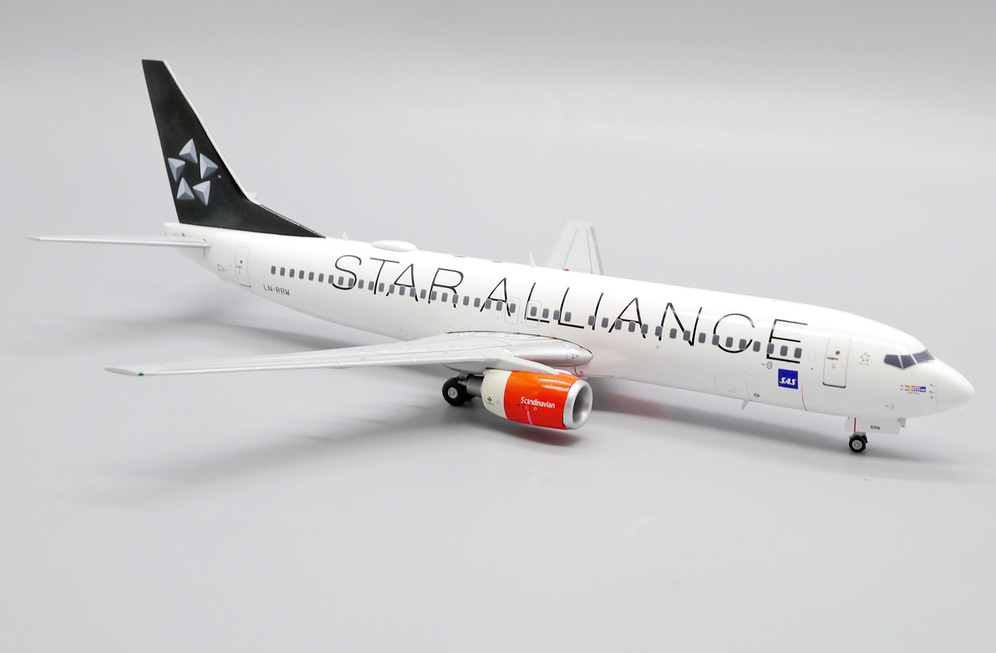 JC WINGS B737-800 SCANDINAVIAN AIRLINES (SAS) "STAR ALLIANCE" REG: LN-RRW