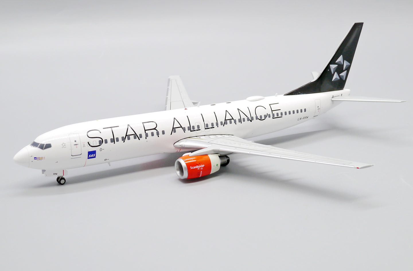 JC WINGS B737-800 SCANDINAVIAN AIRLINES (SAS) "STAR ALLIANCE" REG: LN-RRW