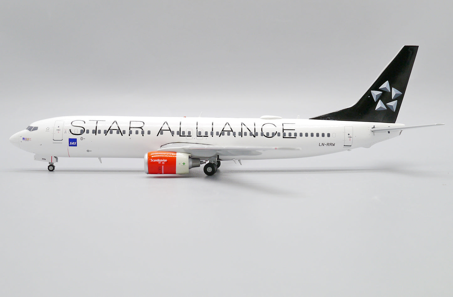 JC WINGS B737-800 SCANDINAVIAN AIRLINES (SAS) "STAR ALLIANCE" REG: LN-RRW