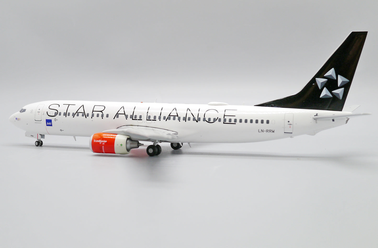 JC WINGS B737-800 SCANDINAVIAN AIRLINES (SAS) "STAR ALLIANCE" REG: LN-RRW