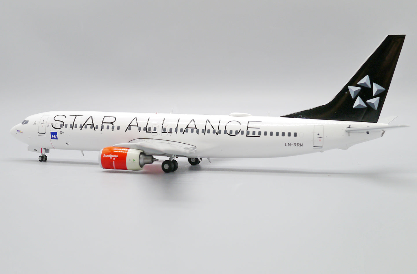 JC WINGS B737-800 SCANDINAVIAN AIRLINES (SAS) "STAR ALLIANCE" REG: LN-RRW