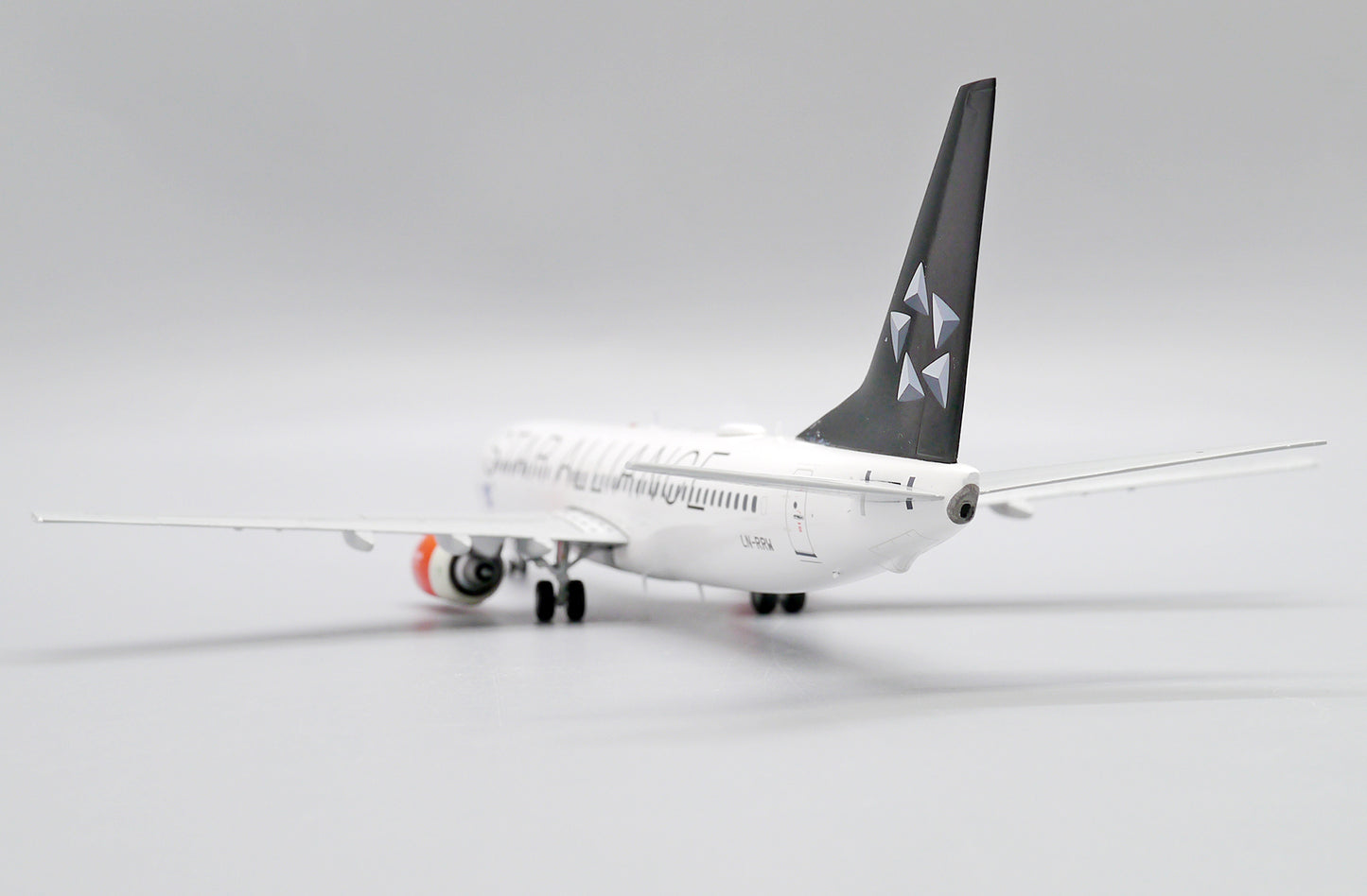 JC WINGS B737-800 SCANDINAVIAN AIRLINES (SAS) "STAR ALLIANCE" REG: LN-RRW