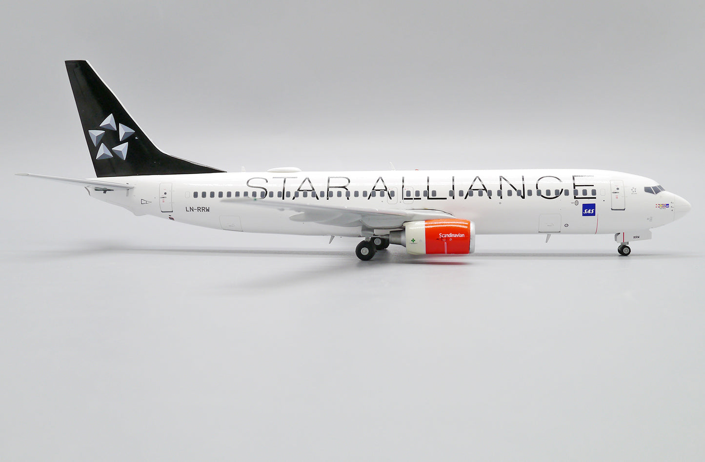 JC WINGS B737-800 SCANDINAVIAN AIRLINES (SAS) "STAR ALLIANCE" REG: LN-RRW