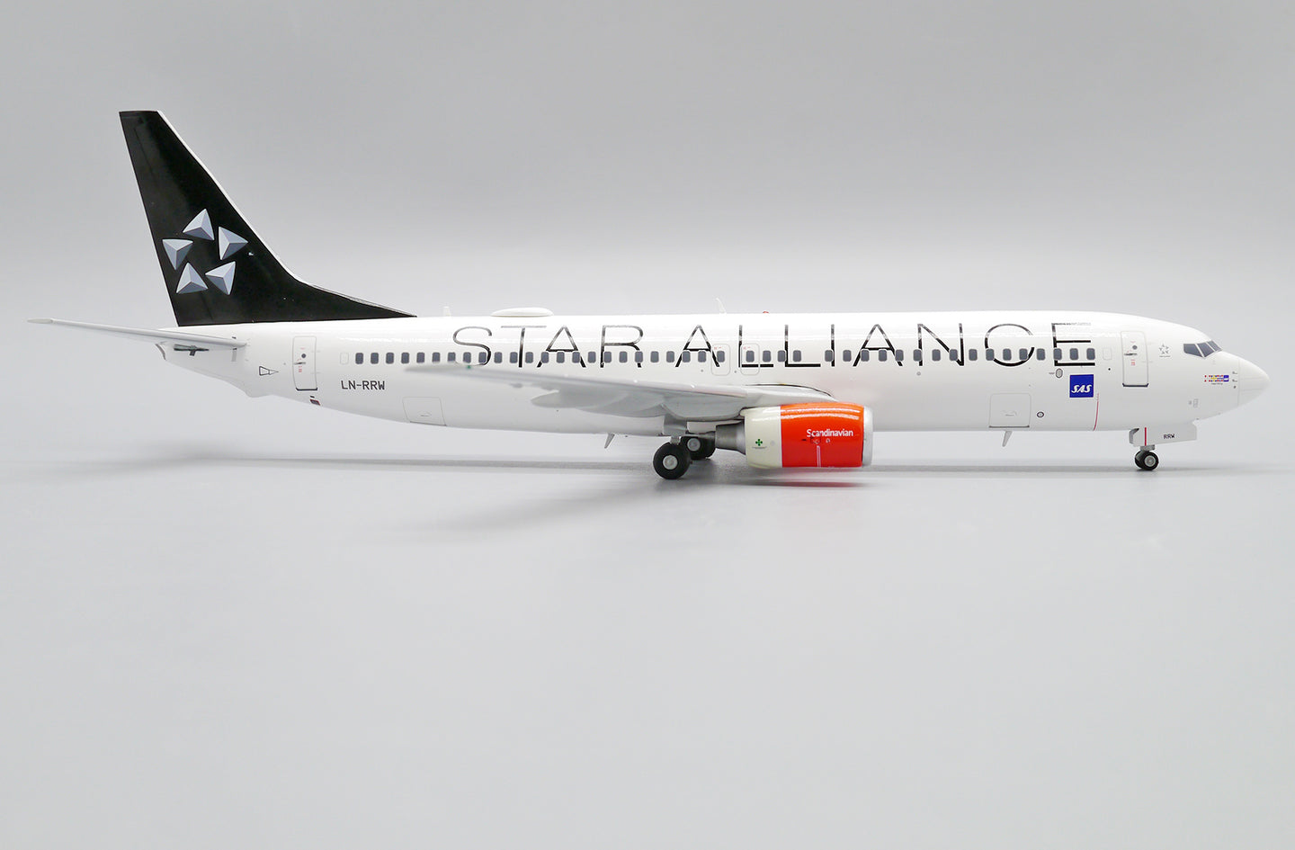JC WINGS B737-800 SCANDINAVIAN AIRLINES (SAS) "STAR ALLIANCE" REG: LN-RRW