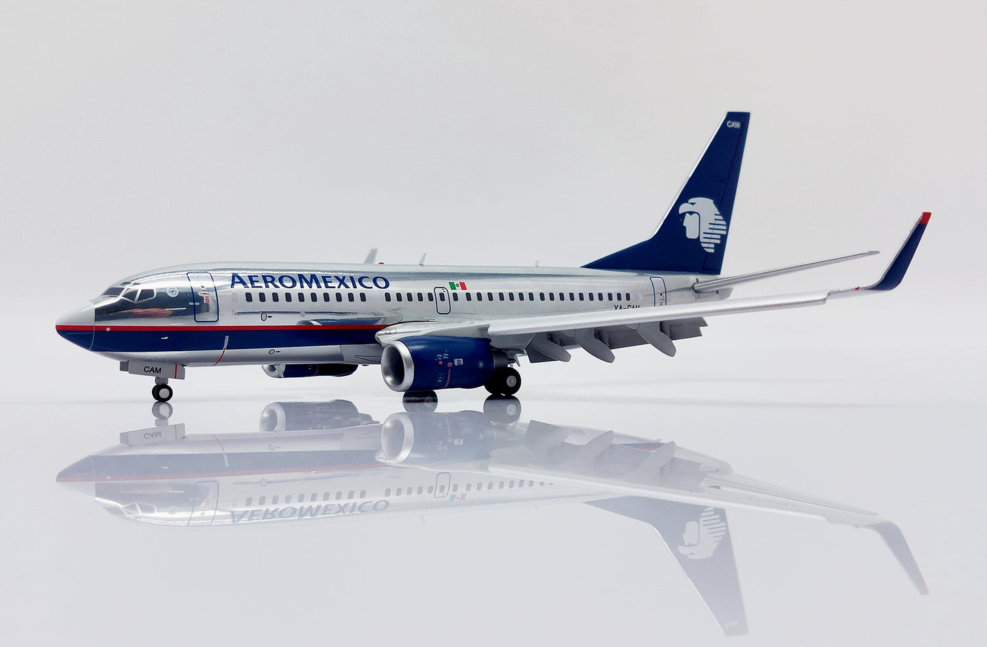 JC WINGS B737-700 AEROMEXICO (POLISHED) (FLAPS DOWN) REG: XA-CAM