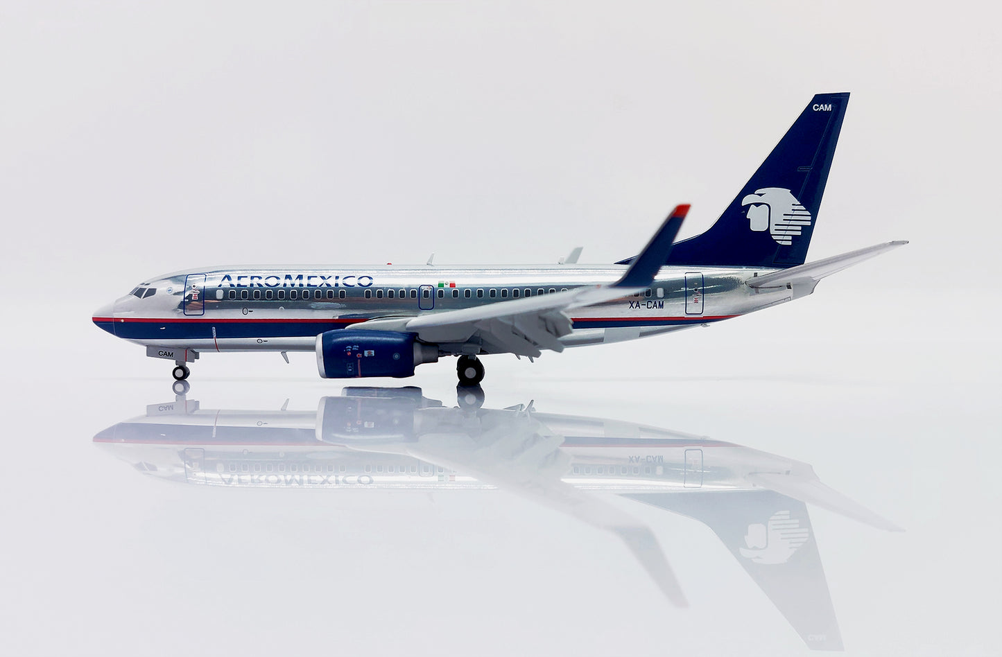 JC WINGS B737-700 AEROMEXICO (POLISHED) (FLAPS DOWN) REG: XA-CAM