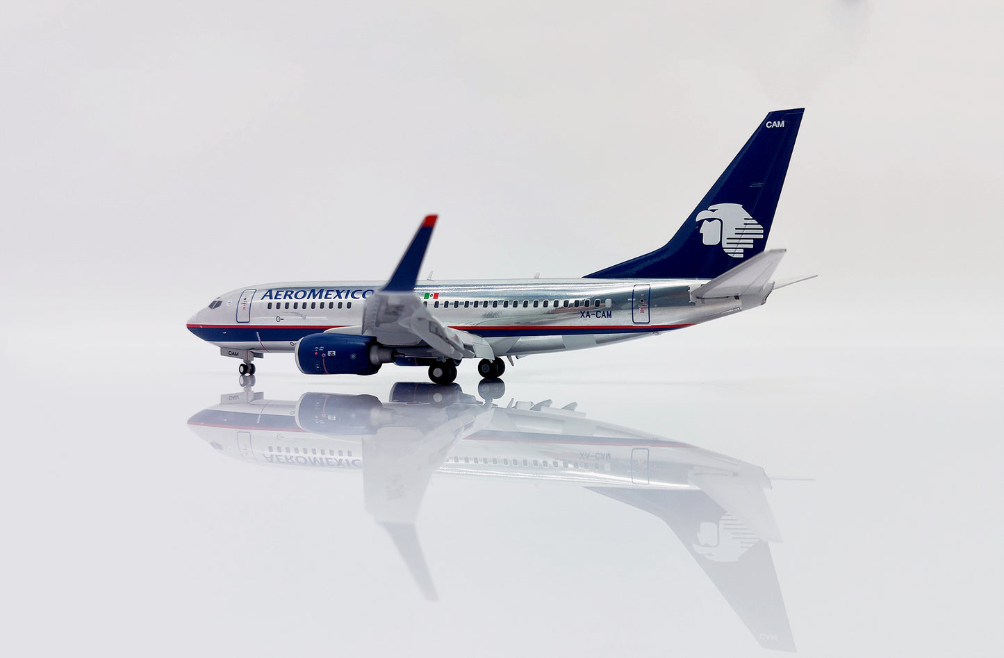JC WINGS B737-700 AEROMEXICO (POLISHED) (FLAPS DOWN) REG: XA-CAM