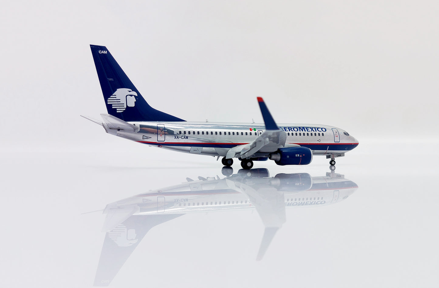 JC WINGS B737-700 AEROMEXICO (POLISHED) (FLAPS DOWN) REG: XA-CAM