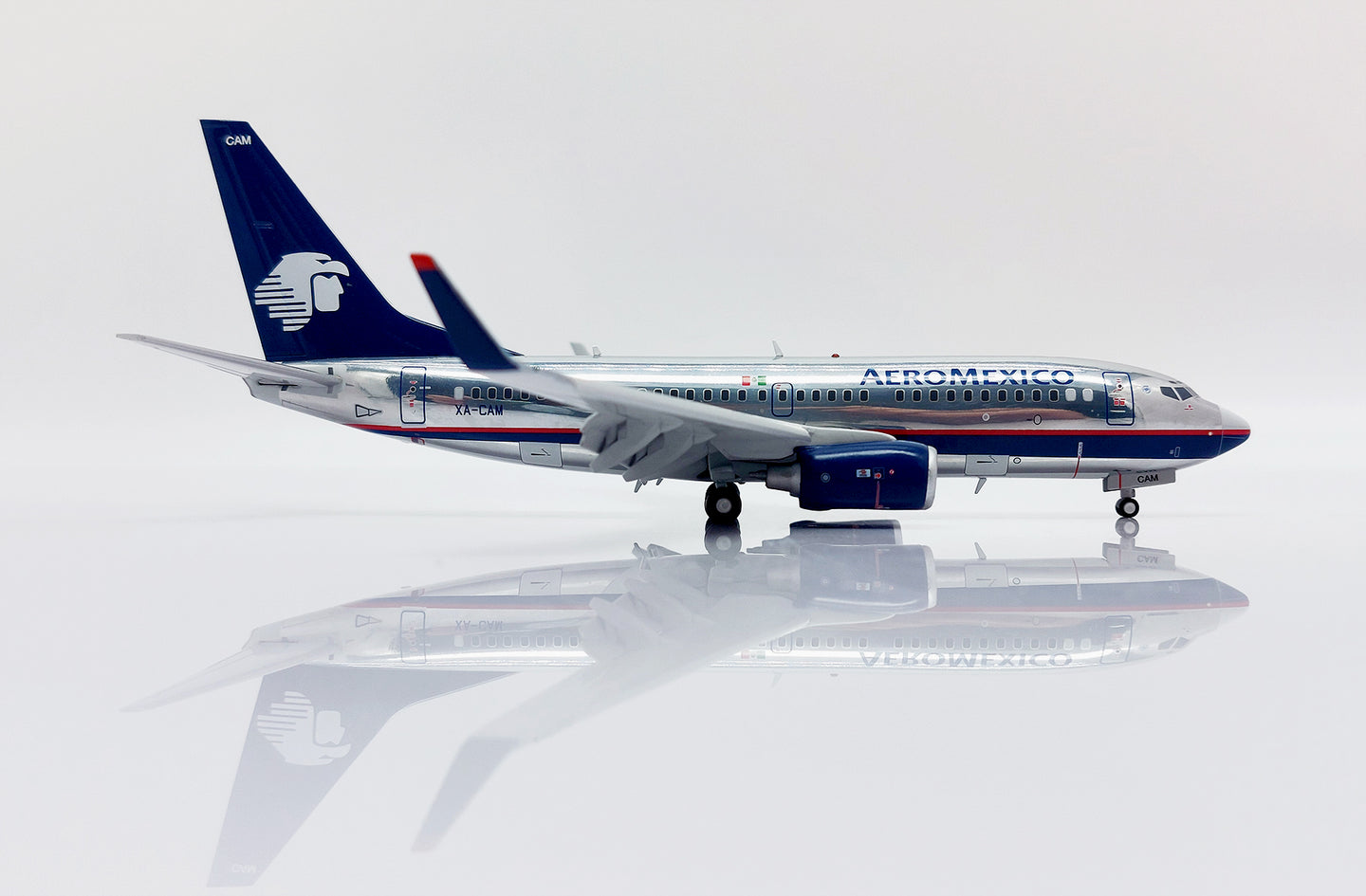 JC WINGS B737-700 AEROMEXICO (POLISHED) (FLAPS DOWN) REG: XA-CAM