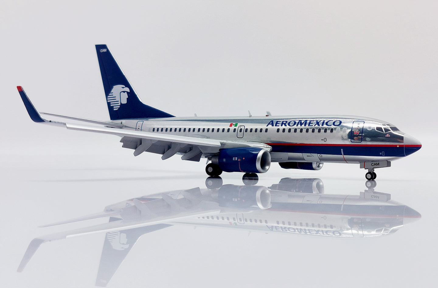 JC WINGS B737-700 AEROMEXICO (POLISHED) (FLAPS DOWN) REG: XA-CAM