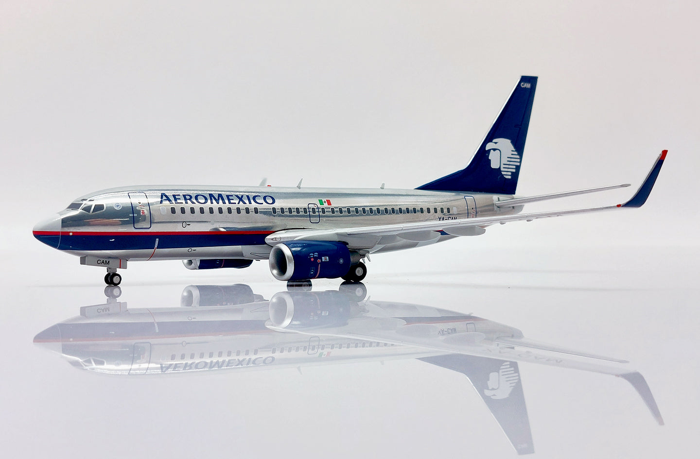 JC WINGS B737-700 AEROMEXICO (POLISHED) REG: XA-CAM