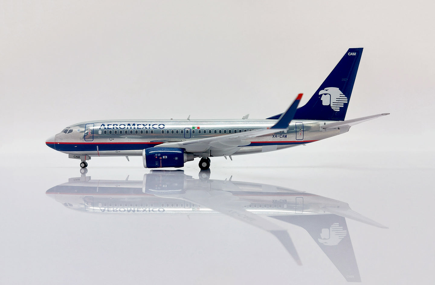 JC WINGS B737-700 AEROMEXICO (POLISHED) REG: XA-CAM