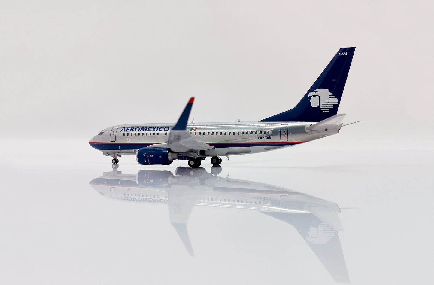 JC WINGS B737-700 AEROMEXICO (POLISHED) REG: XA-CAM