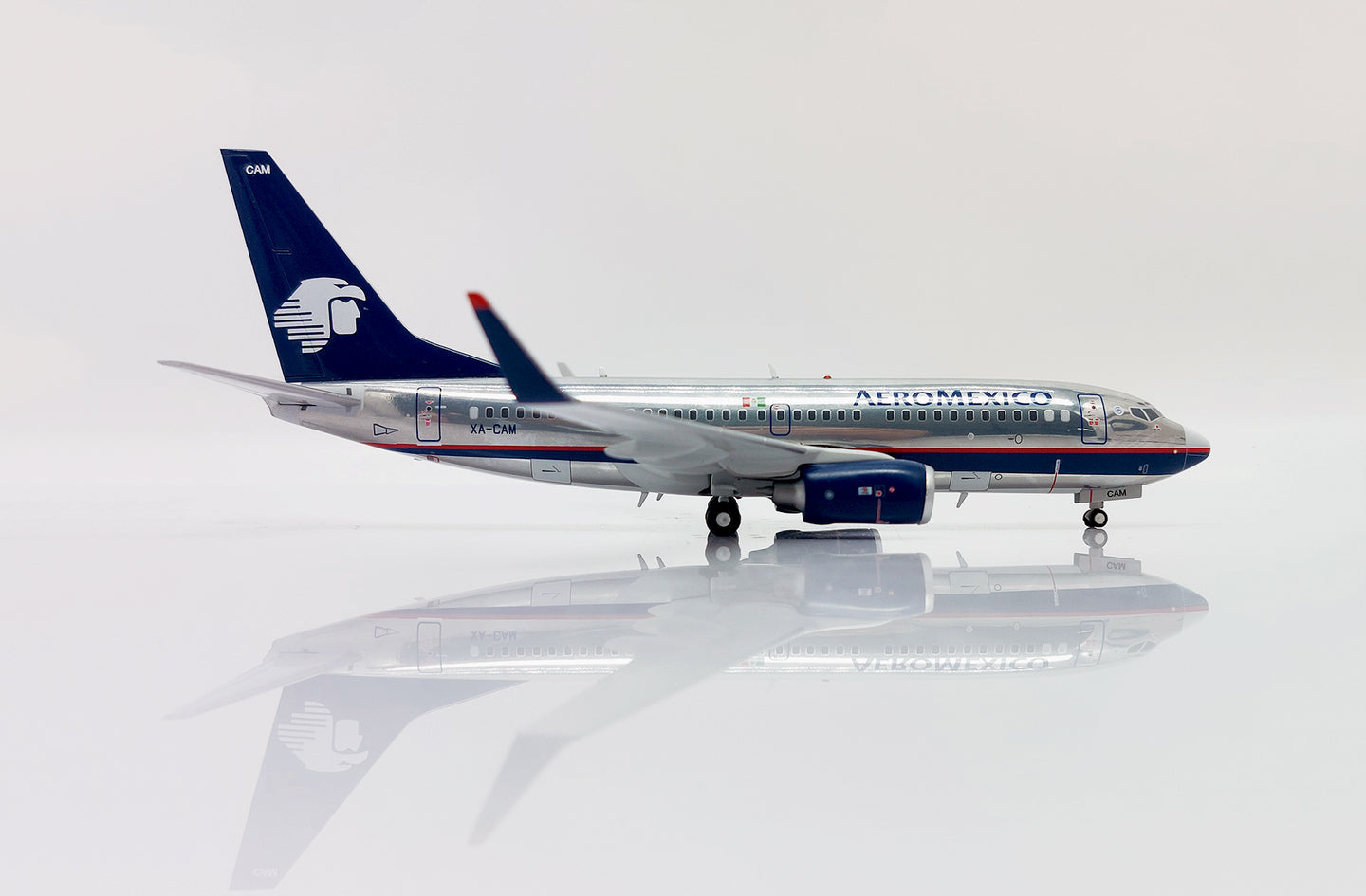 JC WINGS B737-700 AEROMEXICO (POLISHED) REG: XA-CAM