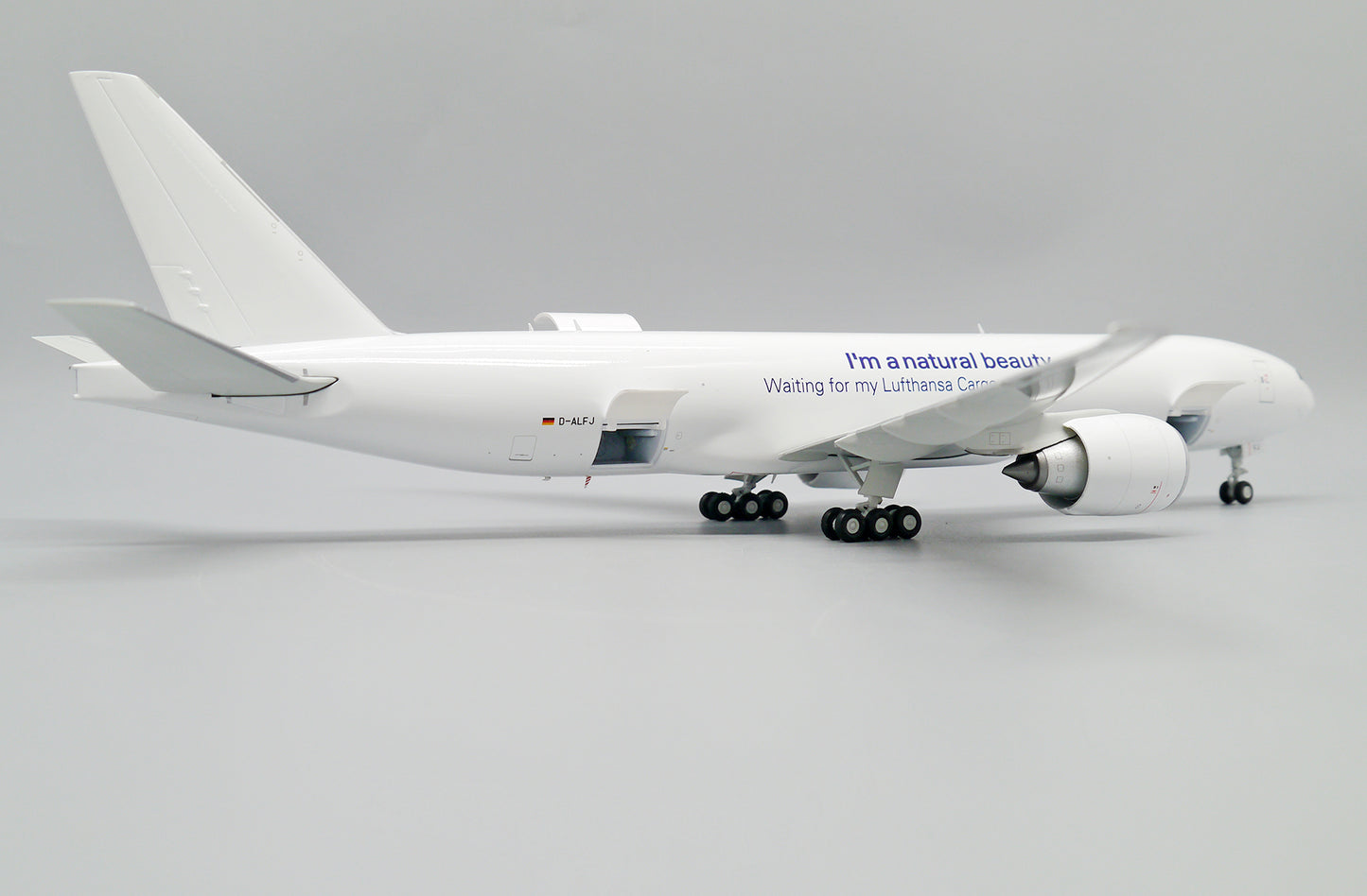 JCWINGS B777-200LRF LUFTHANSA CARGO NATURAL BEAUTY INTERACTIVE REG: D-ALFJ