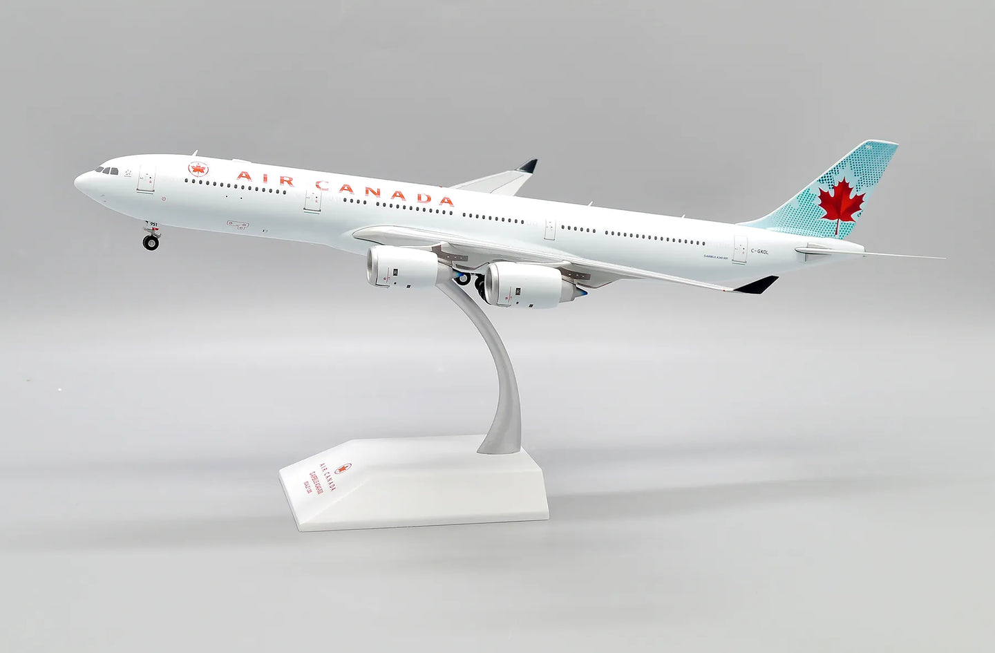 JC WINGS A340-500 AIR CANADA REG: C-GKOL