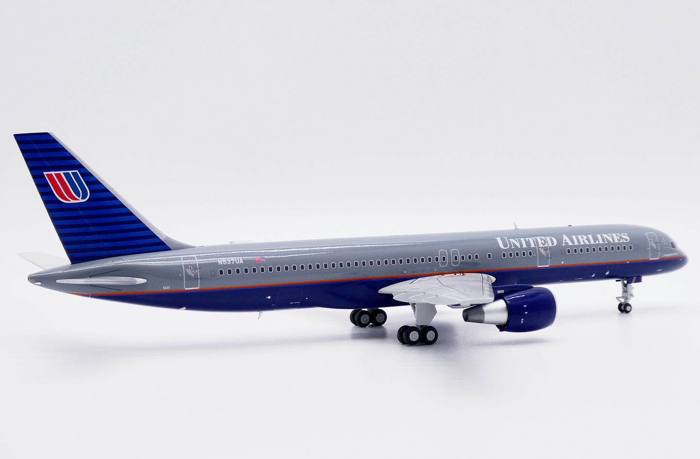 JC WINGS  B757-200 UNITED AIRLINES "BATTLESHIP" REG: N537UA