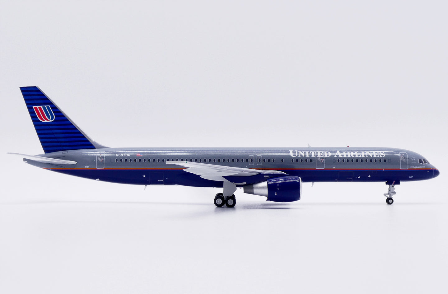 JC WINGS  B757-200 UNITED AIRLINES "BATTLESHIP" REG: N537UA