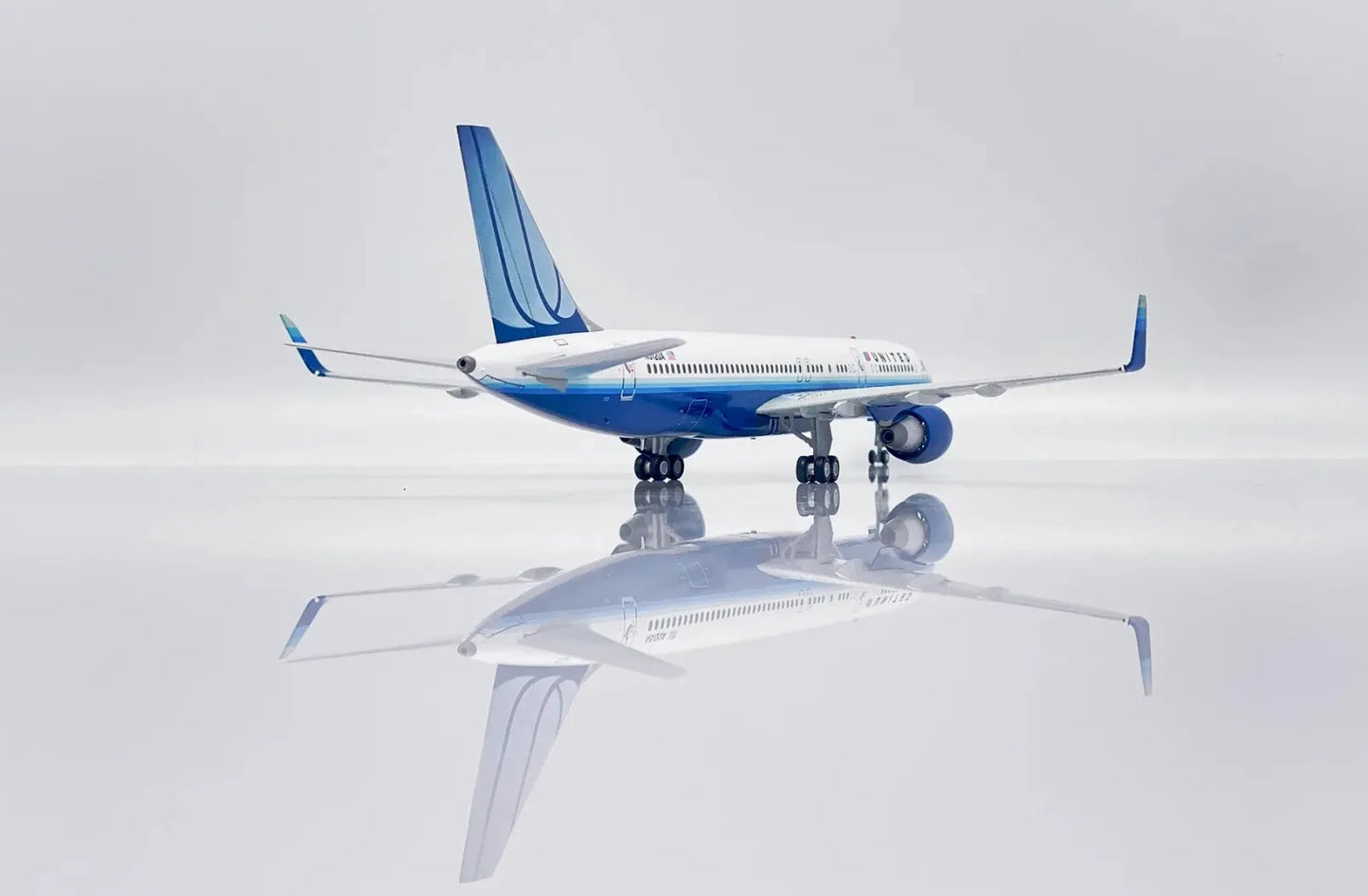 JC WINGS B757-200 UNITED AIRLINES "BLUE TULIP" REG: N512UA