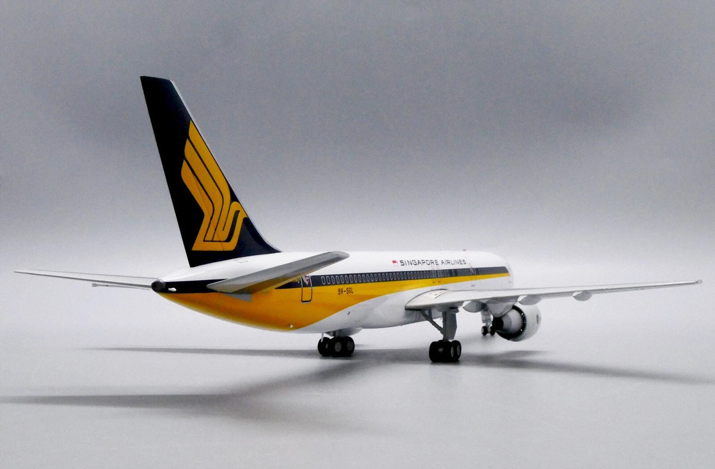 JCWINGS B757-200 SINGAPORE AIRLINES REG: 9V-SGL
