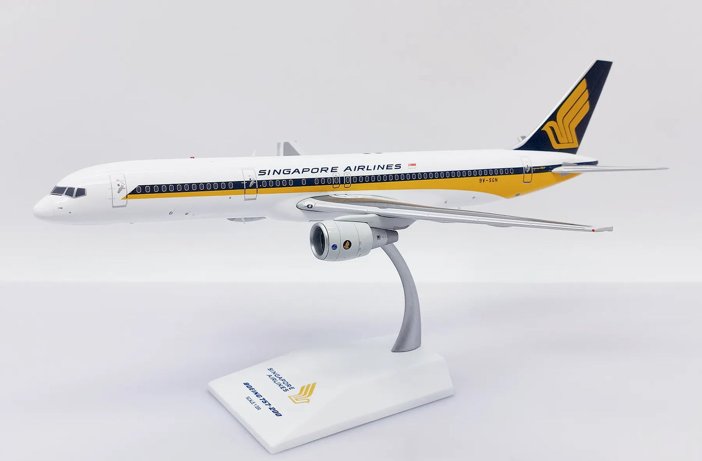 JCWINGS B757-200 SINGAPORE AIRLINES REG: 9V-SGN