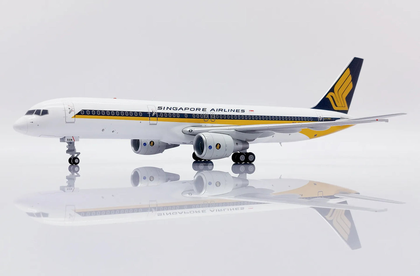 JCWINGS B757-200 SINGAPORE AIRLINES REG: 9V-SGN