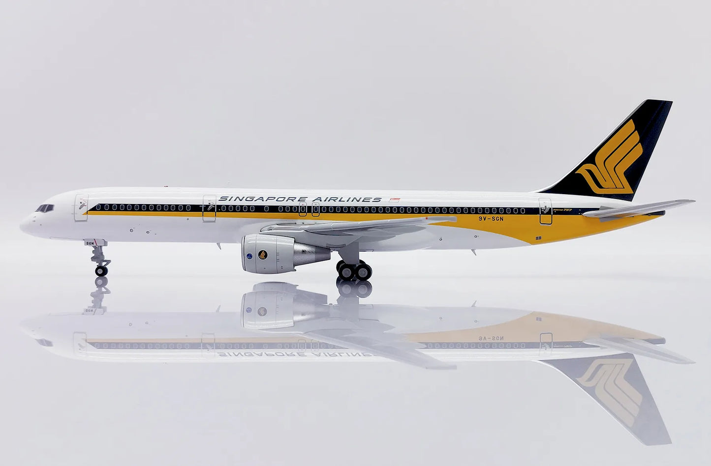 JCWINGS B757-200 SINGAPORE AIRLINES REG: 9V-SGN