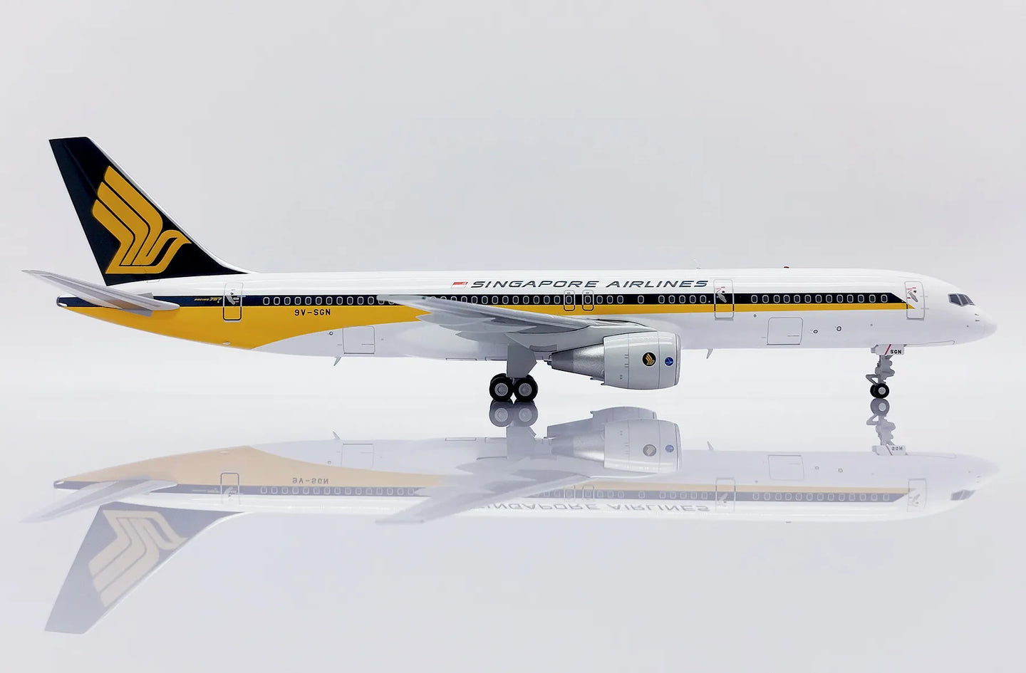 JCWINGS B757-200 SINGAPORE AIRLINES REG: 9V-SGN