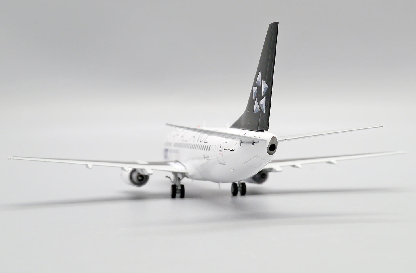 JC WINGS B737-500 LOT POLISH AIRLINES "STAR ALLIANCE" REG: SP-LKE