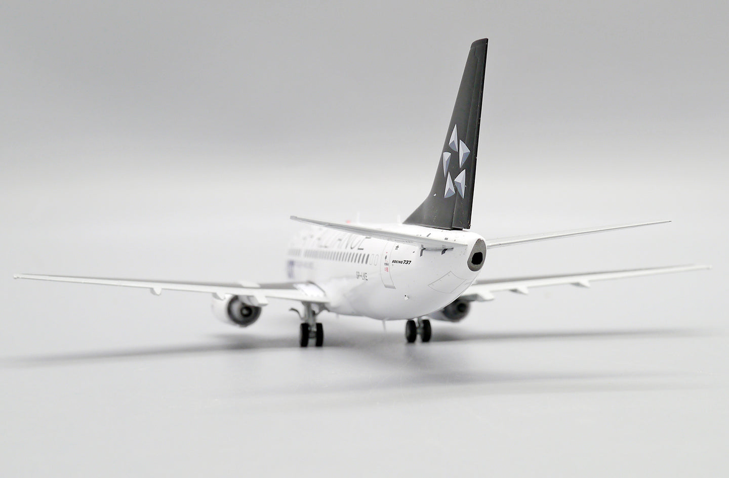 JC WINGS B737-500 LOT POLISH AIRLINES "STAR ALLIANCE" REG: SP-LKE