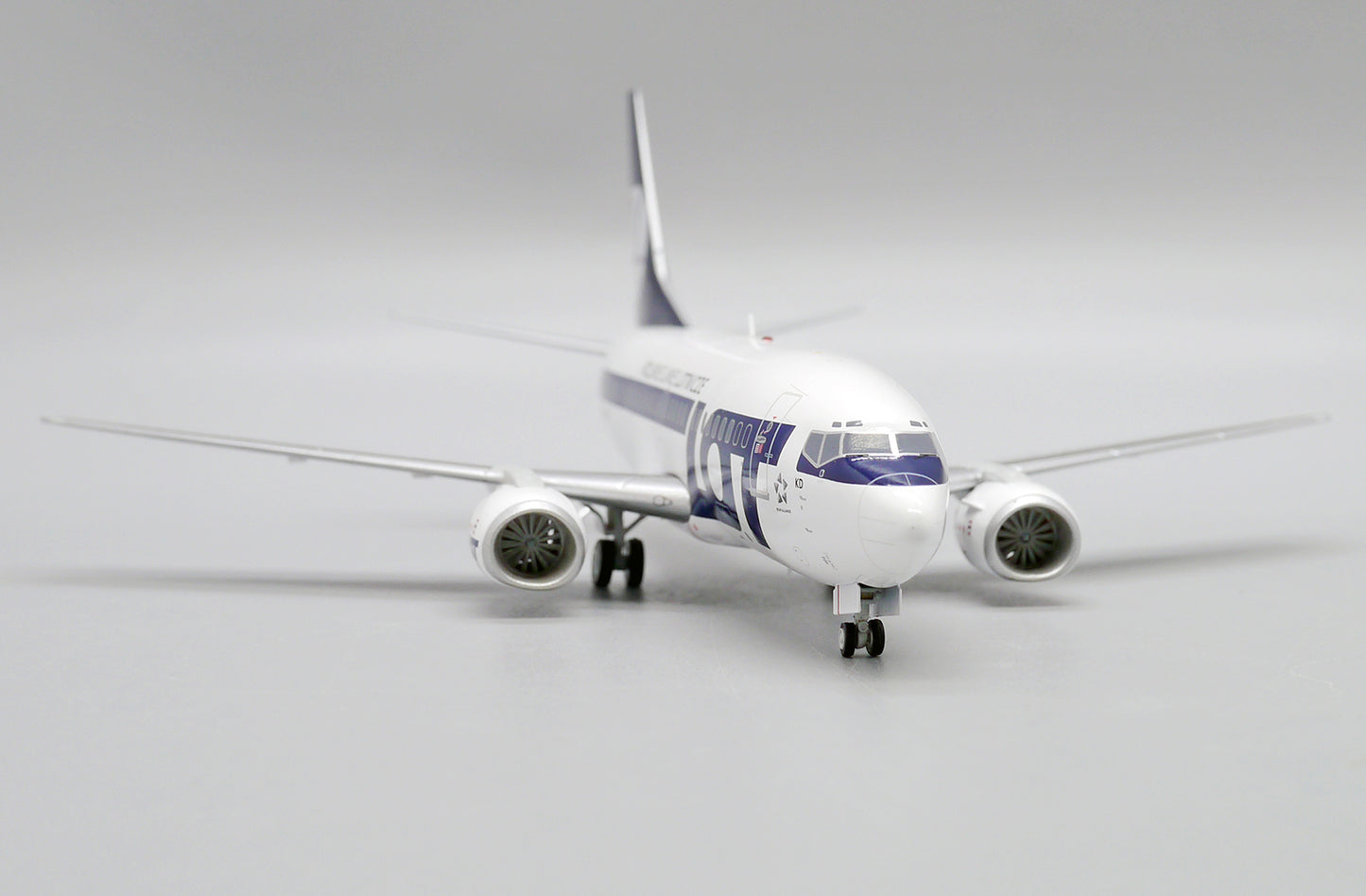 JC WINGS B737-500 POLISH AIRLINES (LOT) REG: SP-LKD